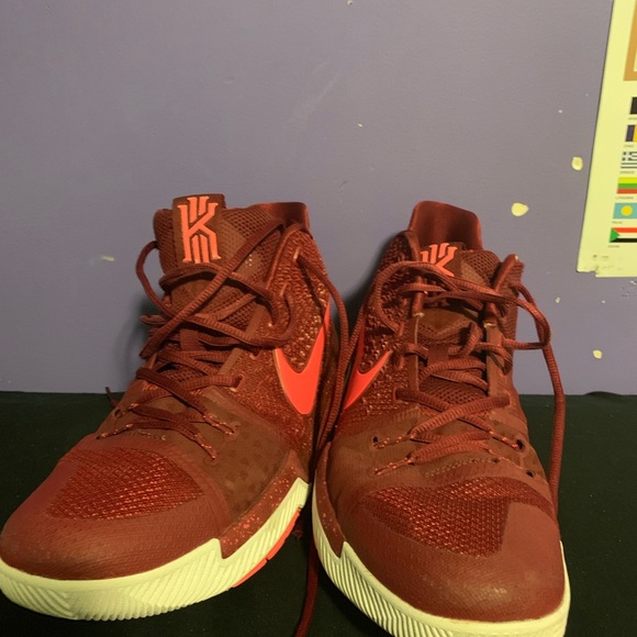 Nike Kyrie 3 “Hot Punch” colorway - Picture 2 of 5